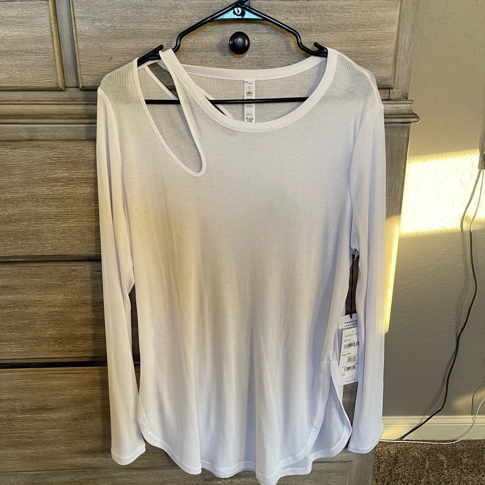Womens Alo Yoga top size Large. White long sleeved top BNWT